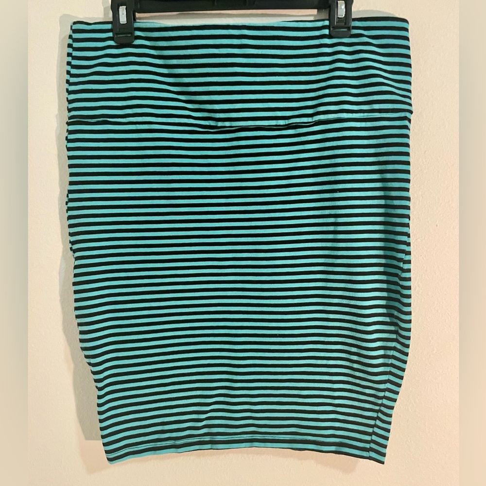 Pin-strip pencil skirt